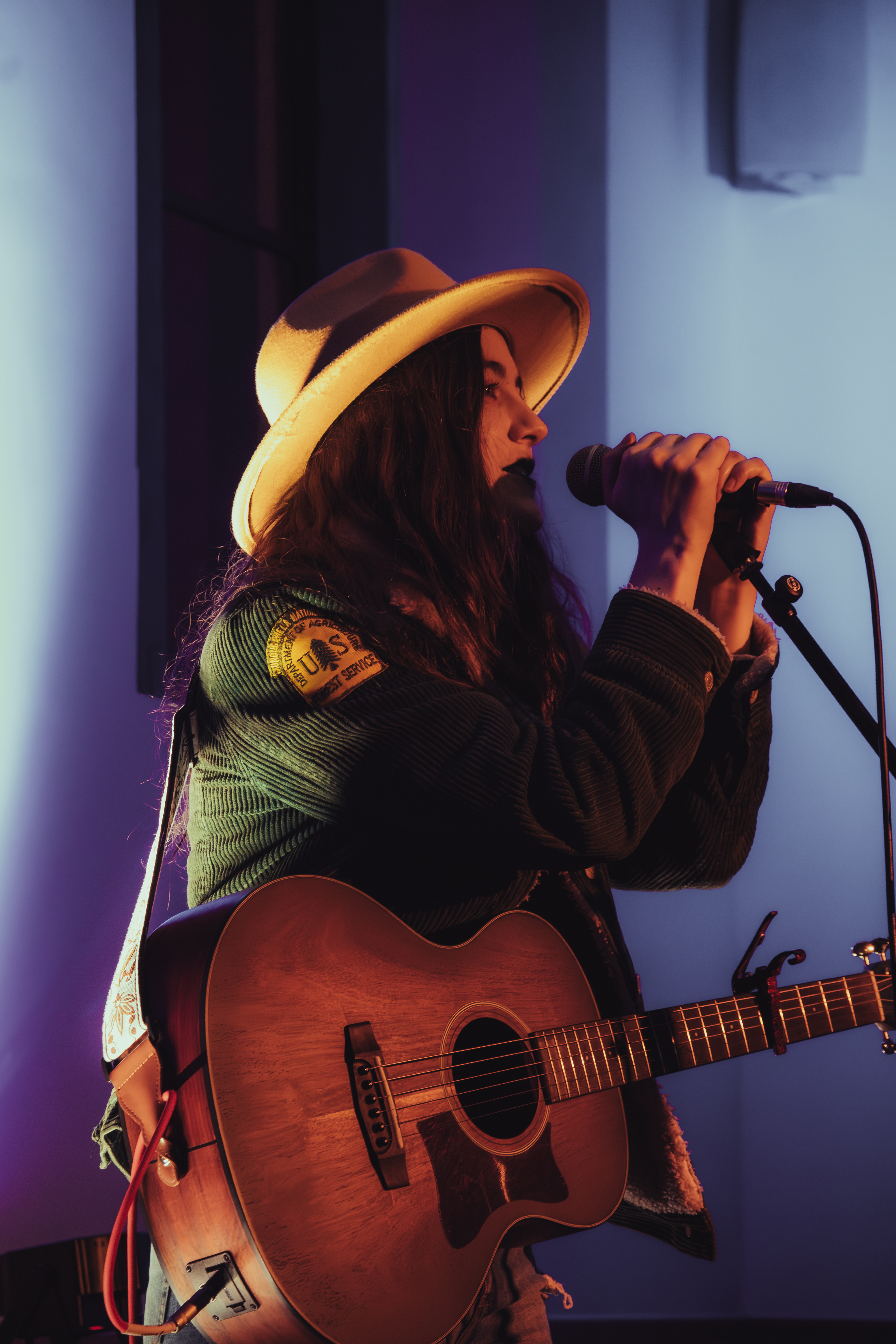 Deerest singing live on stage.